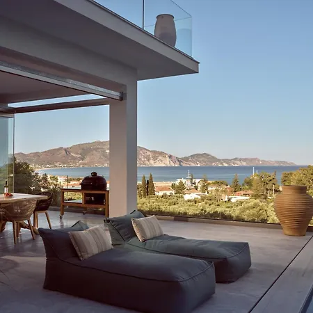 4-bedroom Private Sea View & Swimming Pool