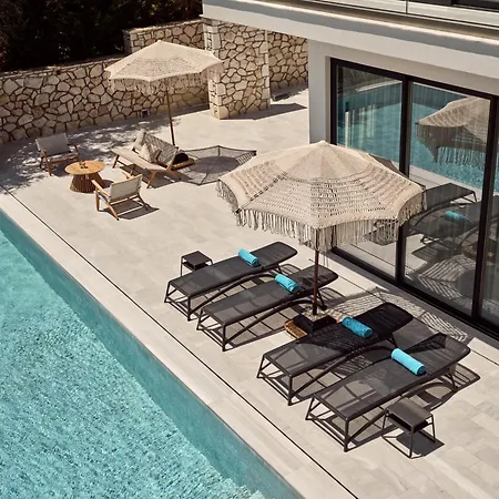 Villa 4-bedroom Private Sea View & Swimming Pool *