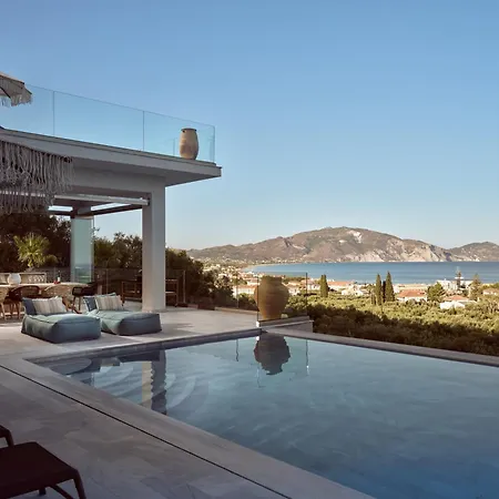 4-bedroom Private Sea View & Swimming Pool Villa *
