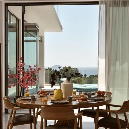 4-bedroom Private Sea View & Swimming Pool