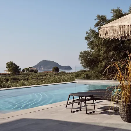 4-bedroom Private Sea View & Swimming Pool Villa Laganász